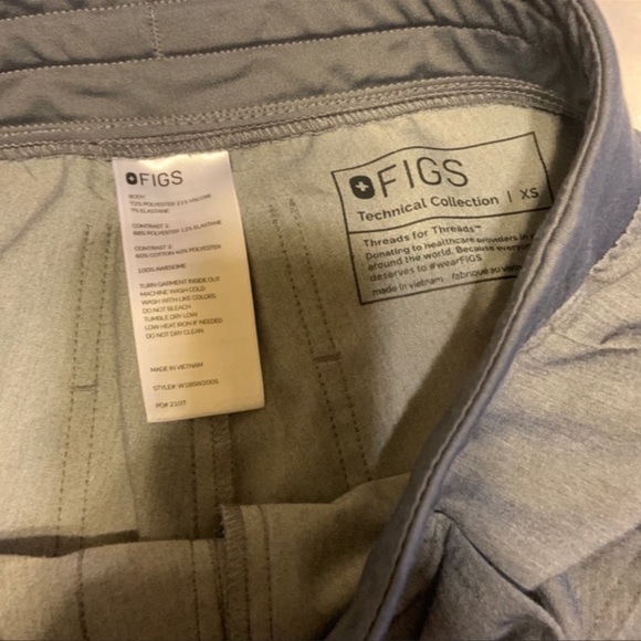 NWOT Figs XS Graphite scrub set - Picture 3 of 8